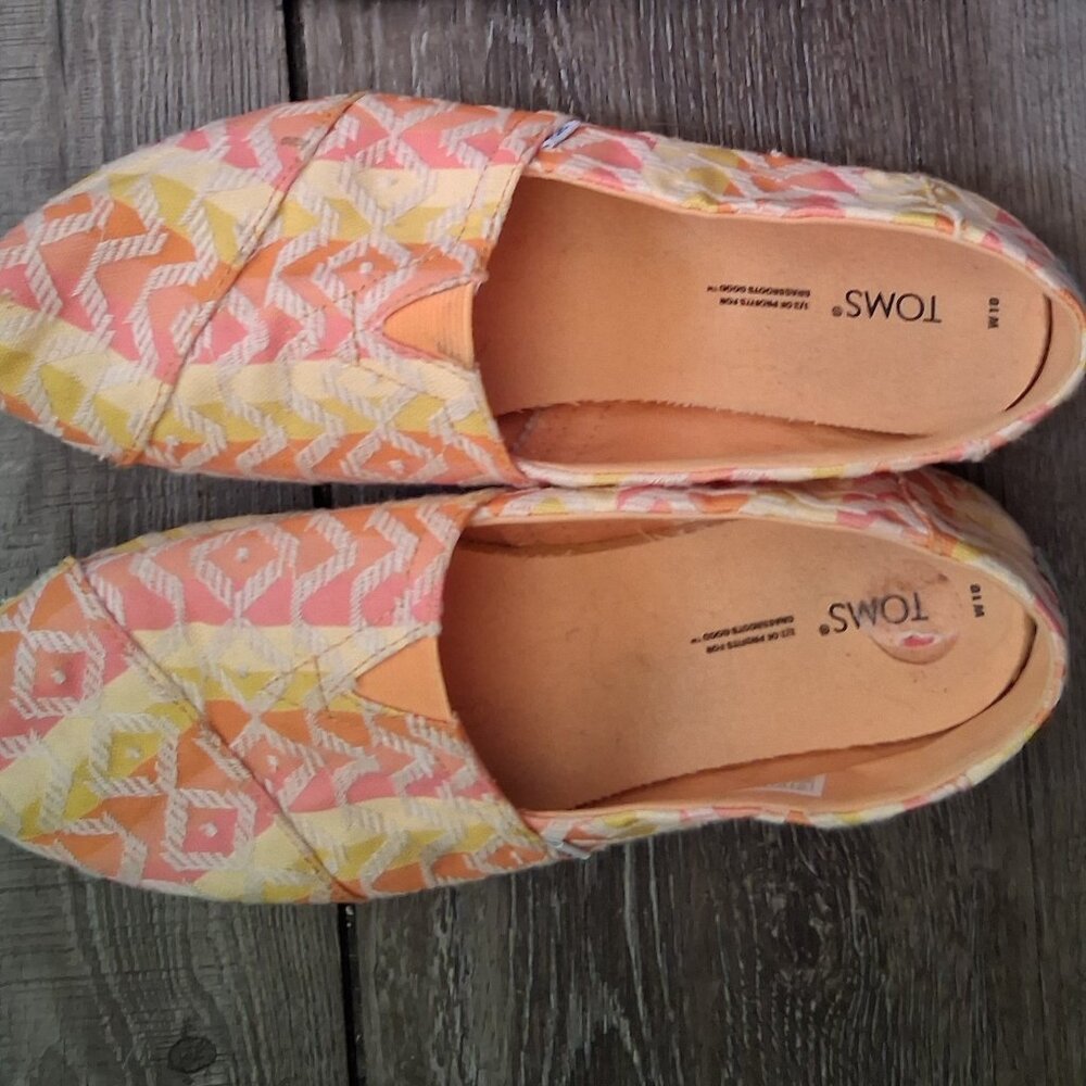 Tom's Size 10 Slip on Shoes